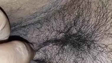 Rat Me Sote Hui Behan Ki Balo Wali Chut Dekh Muth Mari. Risky Capture For U All