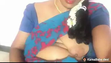 Indian porn of big boob desi aunty fingering in her pussy