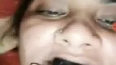 Desi XXX bitch shows her gorgeous boobs and pussy on video call