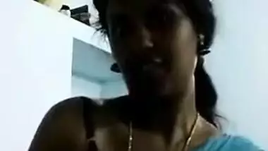Husband is out of town so Desi girl can demonstrate sexy body parts