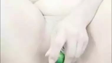 Naila Pakistani Girl Anal Fucking With Huge Cucumber Loud Screaming With Urdu Dirty Talking