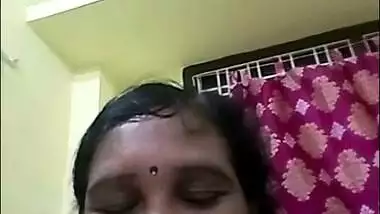 Desi sexy bhabi show her nice boobs