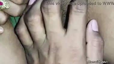 Indian desi bhabhi sex in green saree.