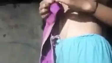 Today Exclusive- Desi Village Girl Showing Her Boobs And Pussy On Video Call Part 1