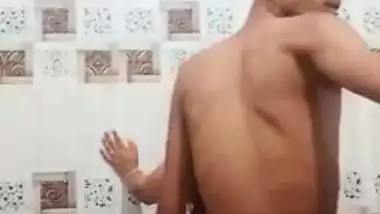 Bathroom mein chudai XXX