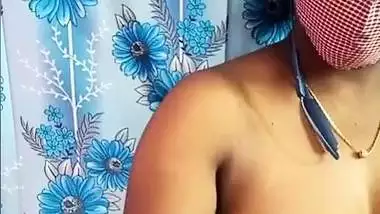 Stripchat Tamil girl Aarthi naked boobs showing