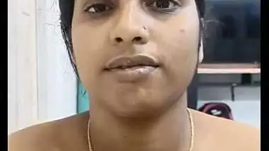 Desi milf enjoys with her lover in an Indian sex video