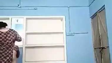 MMS video of mature Bhabhi having XXX affair with fat Desi neighbor