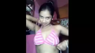 Bengali sex video of teen girl massaging her boobs