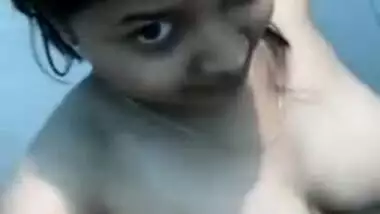 Slut takes her T-shirt down and remains with naked XXX Desi tits