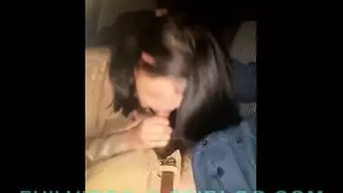 Hardcore oral sex with Delhi girl outdoor in car