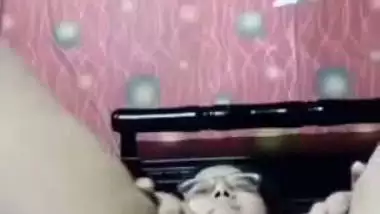 Viral tanker Bengali MILF fingering on video call