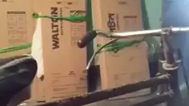 Peeping Tom makes XXX vid of Desi college girl fucking her professor