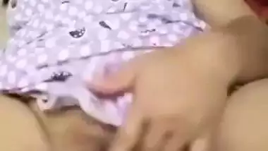 Indian girl masturbation MMS with a big cucumber