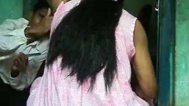 Women armpits hair shaved by barber .