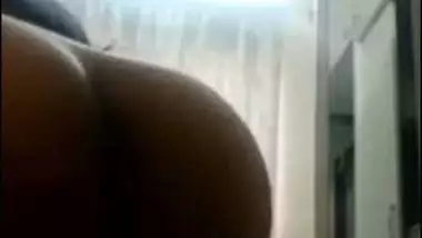 Cute Desi babe nude selfie