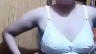 Karachi bhabhi nude stripping solo