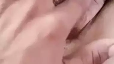 Desi lady in car shows naked body in viral outdoor sex